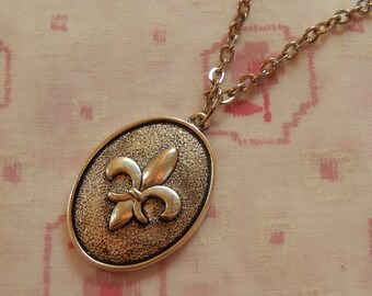 Fleur De Lis Antique Silver Simple Pendant Charm Necklace