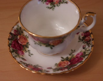 Spring Sale - A Vintage Royal Albert Old Country Roses Bone China Cup & Saucer - Ideal Gift / Birthday Present