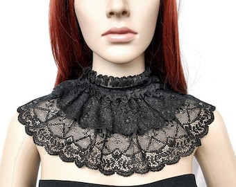 Gothic collar with lace