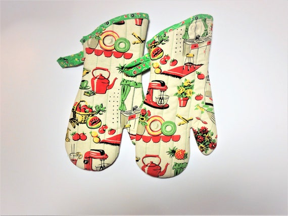 50s Themed Quilted Oven Mitt Set Retro Oven Mitts