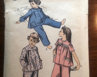 Girl's PAJAMAS Two Piece - Advance #4180 Vintage Pattern 1940s (all pieces included - good condition) Size 6 (Sleep wear) PJs