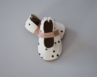 ballet flats /soft soled leather shoes / baby moccasin moccs / DOTS