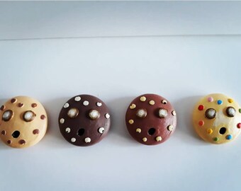 Cookie and Biscuit Zom Nom Necklaces.