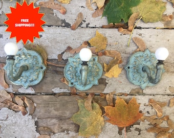 Set of 3 Round Vintage Hooks // Shabby Chic Hooks // Cast Iron Hooks // Retro Hooks // Coat Hooks // Round Hooks // Antiqued Hooks