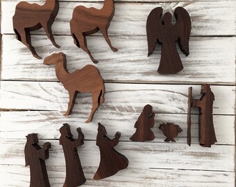 Small Wood Nativity Set (10 Pieces)