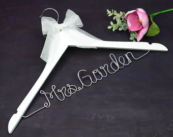 Personalized Wedding Hanger, Custom Bridal Hanger, Wire Name Wedding Dress Hanger for Bride or Bridesmaid , Wedding Shower Gift | 2mm Font E