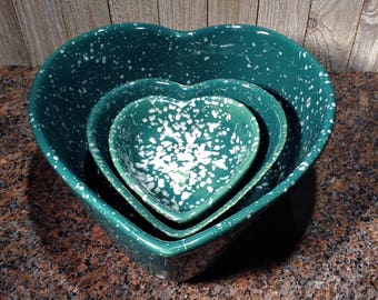 Heart Shaped Nesting Bowls, Spatterware Pottery Bowls, Set of 3 Nesting Heart Bowls, Ceramic Bowl Set, Great Wedding / Engagement Gift