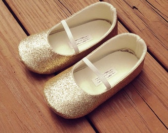 gold infant shoes size 4