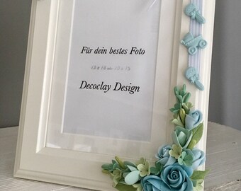 Handmade baby picture frame with baby sneakers and clay flowers flowers Decoclay