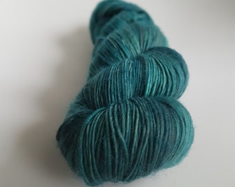 Skein of Merino Single - Fingering - color ephemeral Delacour 2.0
