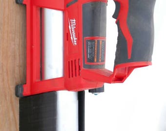 Milwaukee M12 2446 Cordless Grease Gun Wall Mount