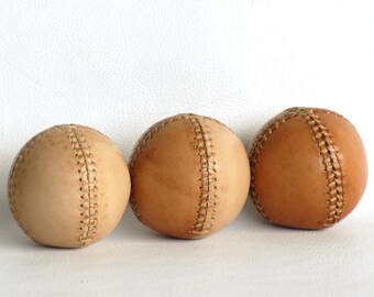 Juggling balls vintage style, 3 Leather juggling balls 55mm, Leather ball, Gift for jugglers, Medieval jugglers, Handmade balls, for juggler