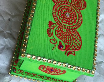 Henna inspired Jewelry box with Gold mesh