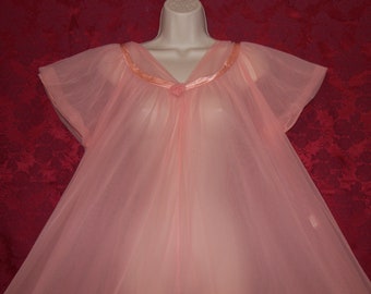Fabulous vintage double chiffon peach nightgown from Jenelle of California.
