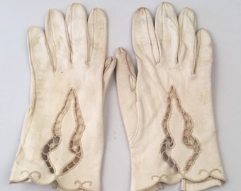 Vintage Off-White Ivory Leather Gloves with Scalloped Edge and Lacy Cutouts - Flexible and Soft Inside - Dainty Feminine - Small Size