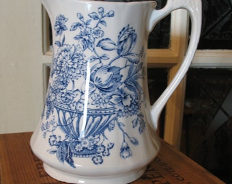 Floral pitcher Alfred Meakin Bounty. Vase with flower decoration.