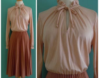 vintage 70's spring plisse dress // neutral secretary dress