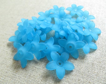 50 star 17mm turquoise blue lucite flower beads