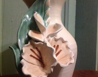Jana Kausalik handthrown 3-D pottery vase