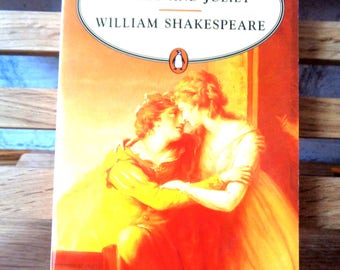 Vintage Penguin paperback Romeo and Juliet William Shakespeare 1994 The Bard Globe Theatre play introduction commentary tragedy romance
