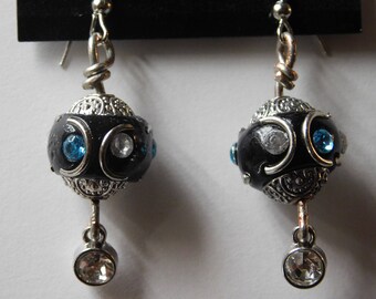Robot Dangling Earrings, Sci-Fi Jewellery, Retro Earrings, Unique Earrings, Handmade GIft, Custom made Jewelry, Unique gift, Gift for her