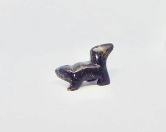 Inuit Eskimo Art soapstone carving SKUNK, 2X1
