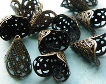 20pcs 16x16mm Bronze Plated Filigree deux pétales h01
