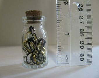 20 Locking Stitch Markers for Knitting with Glass Bottle