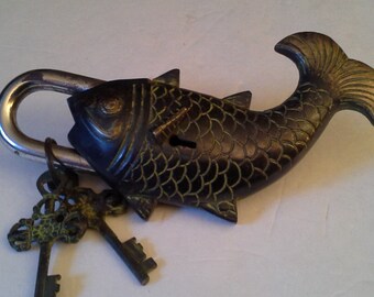 Reel me in........metal fish lock with 2 keys