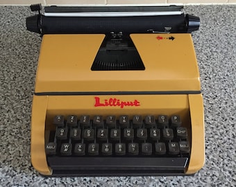 (Made in Britain) Lilliput typewriter