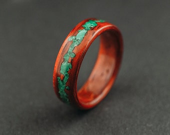 Bentwood ring, padouk wood ring with crushed malachite stone inlay