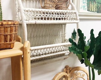 Vintage white wicker shelf / wicker wall shelf / white wicker wall shelf / rattan shelf / vintage shelf / retro shelf / bamboo shelf