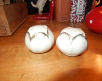 IVORY and GOLD SALT and Pepper Shaker Set