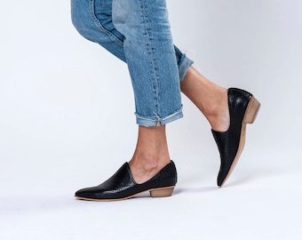 Flat Black Leather Shoes / Women Shoes / Every Day Shoes / Textured Leather Shoes / Comfortable Shoes / Wooden Heels Shoes - Charlie