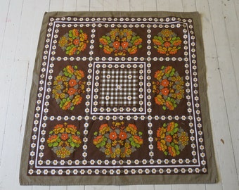 Cool 70s tablecloth with flowers