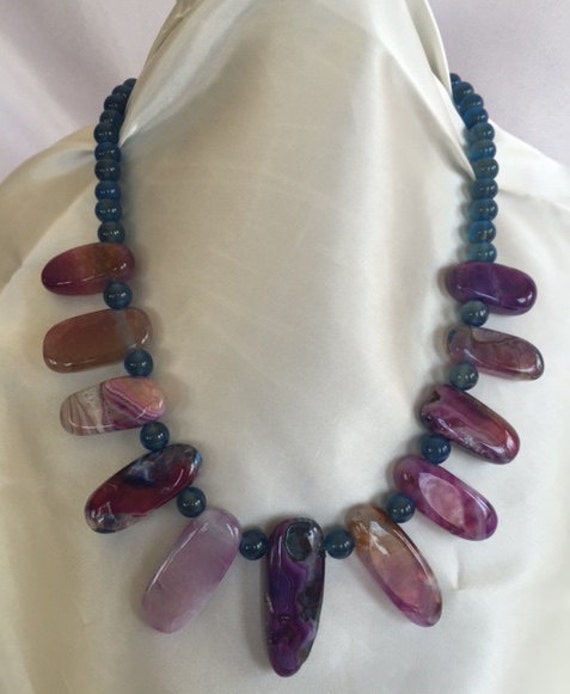 Plum-Colored Elongated Drop Agate Necklace