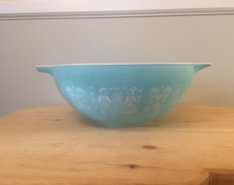 Pyrex turquoise Amish Butterprint 444 Cinderella Nesting Bowl