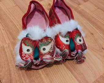 Children's embroidered red dragon shoes