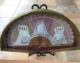 Abanico de Mano en Mundillo con estampa típica de los Tres Reyes Magos /Bobbin Lace Fan