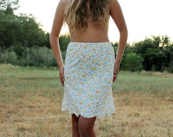 THYME 1950's Half Slip Nylon Ultra Feminine Vibrant Floral Lingerie Undergarment Gaymode Scalloped Hemline