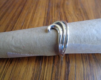 Curved/hook design silver ring.