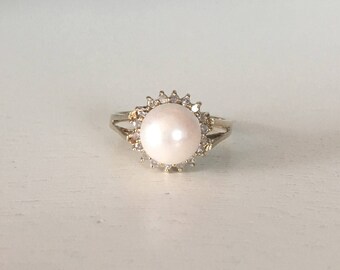 Vintage 14K Yellow Gold Pearl and Diamond Halo Ring - Size 5.25