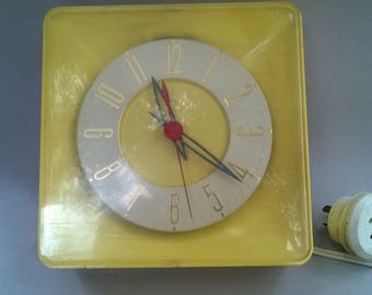 Clock Sunbeam Electric Wall AC-Clock 1950s