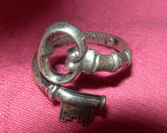STERLING SILVER 1970s Key Ring - size 8 - 8 1/2