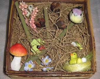 DECORATIVE BOX TO HANG