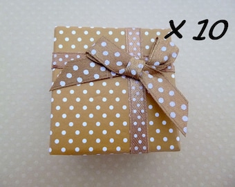 Set of 10 boxes with beige rings 5 x 5 x 3 cm