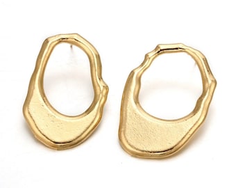 LuLu AZ MANHATTAN Gold Tone Free Form Oval Earrings NEW