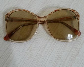 Vintage 70s Plastic Framed Sunglasses