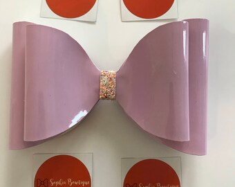 Classic glossy pink hair bow