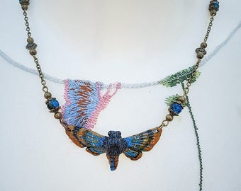 Moth Necklace Bronze/blue 4.5 cm
